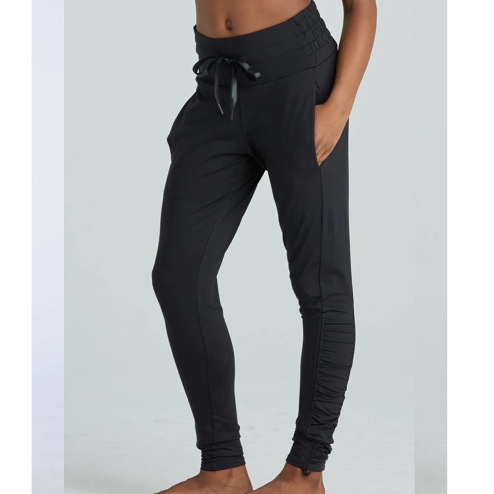 Jo + Jax Fiora scrunch cinched high waist joggers leggings